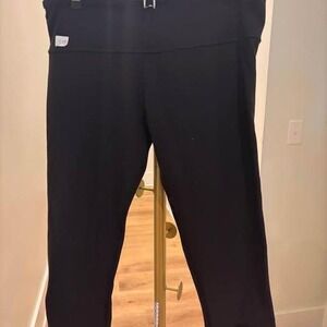 Lululemon  WunderUnder- Size 10- 21' inseam‎ -black/bla- black reversible.- $30